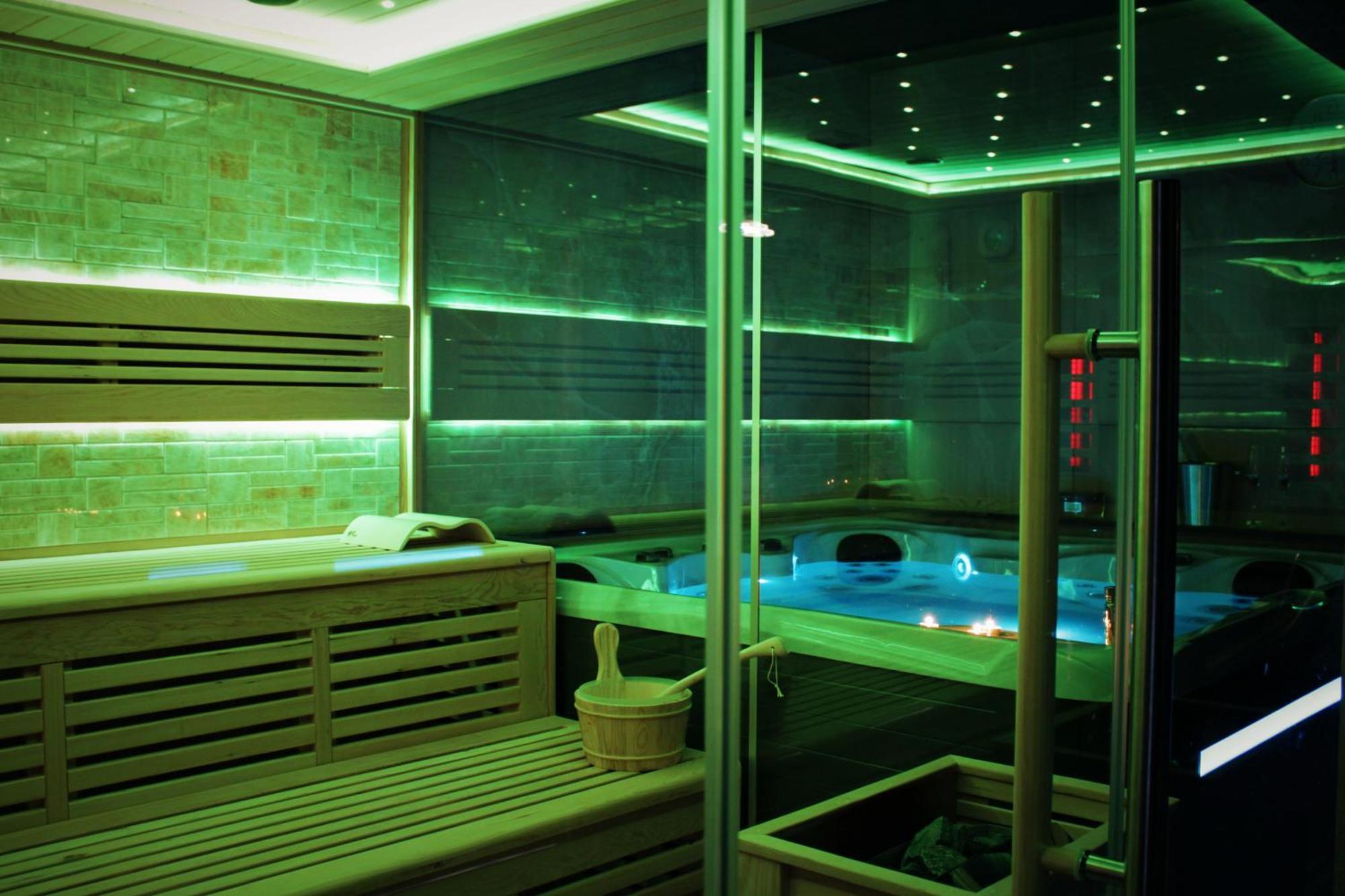 In The Vineyard With Pool, Hottub & Sauna Vila *